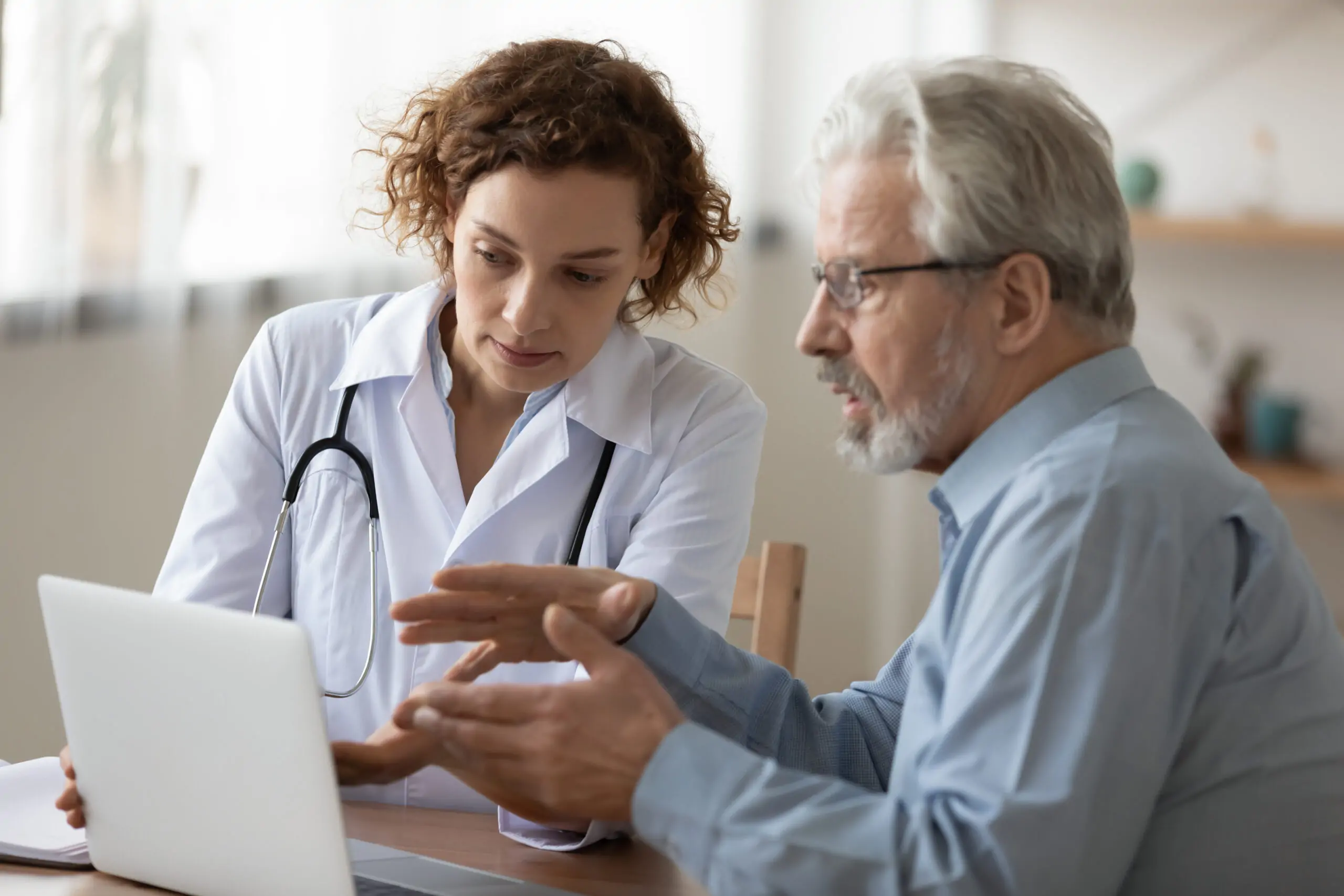 Young,Female,Doctor,Consult,Elderly,Male,Patient,In,Hospital,,Discuss