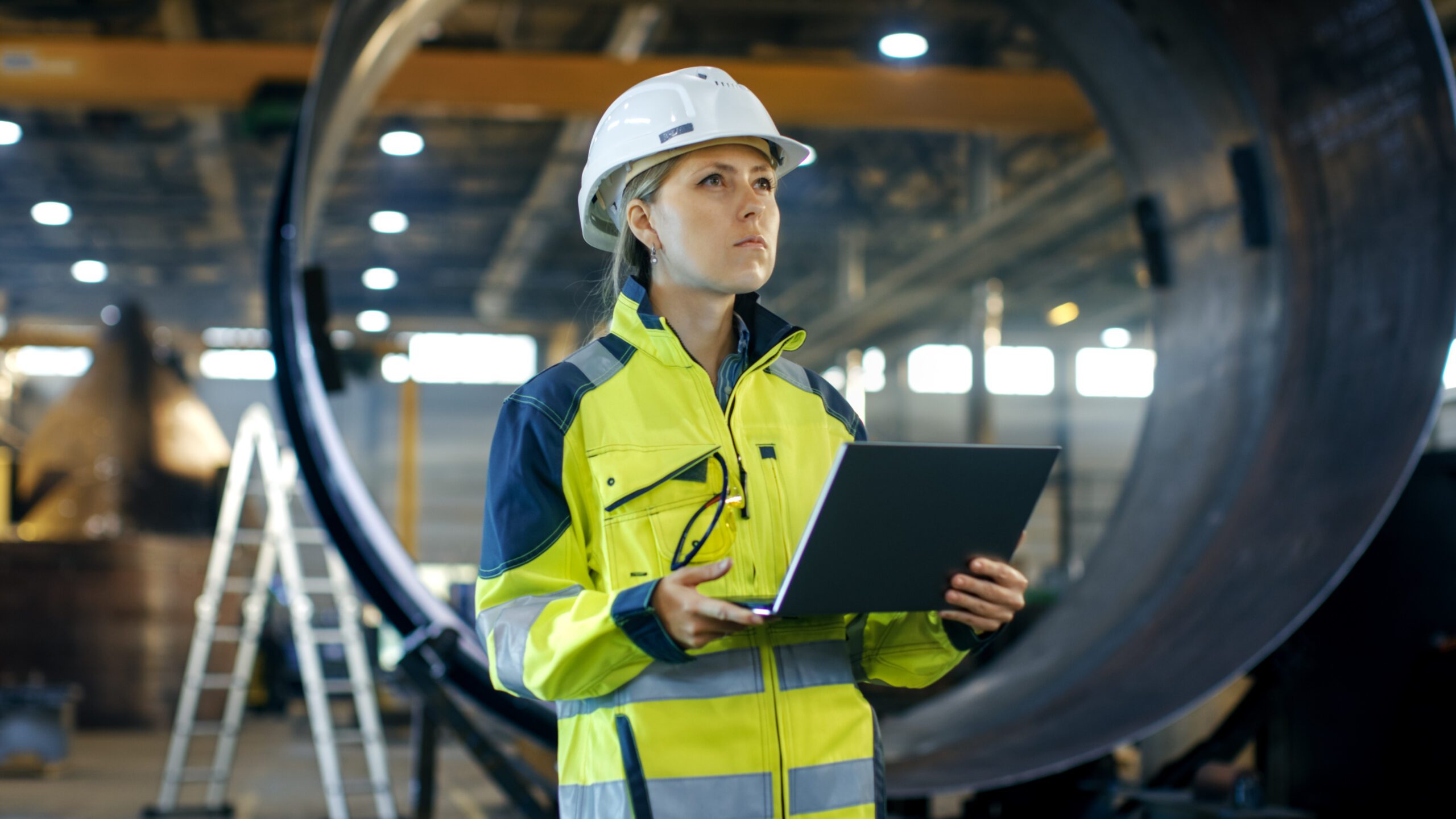 Female,Industrial,Engineer,In,The,Hard,Hat,Uses,Laptop,Computer